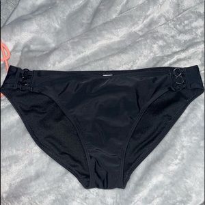 Womens large black swimsuit bottoms.